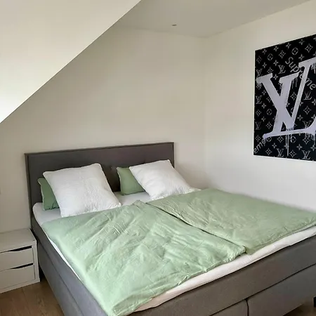 Ail Hall Apartment *